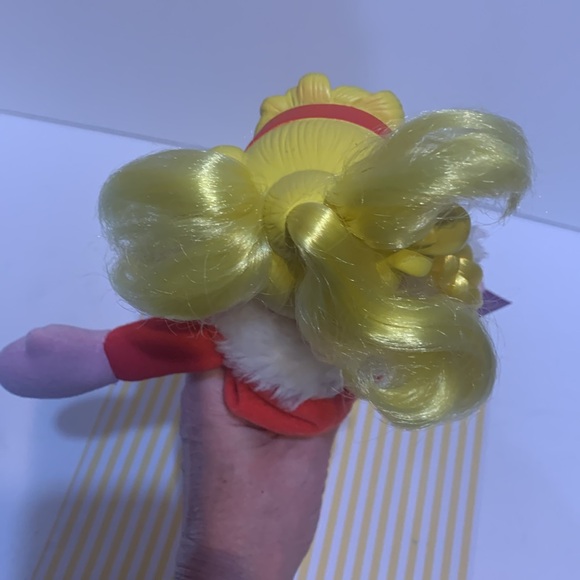 Cindy Lou Who Doll from Grinch stold Christmas by Universal - Picture 9 of 15